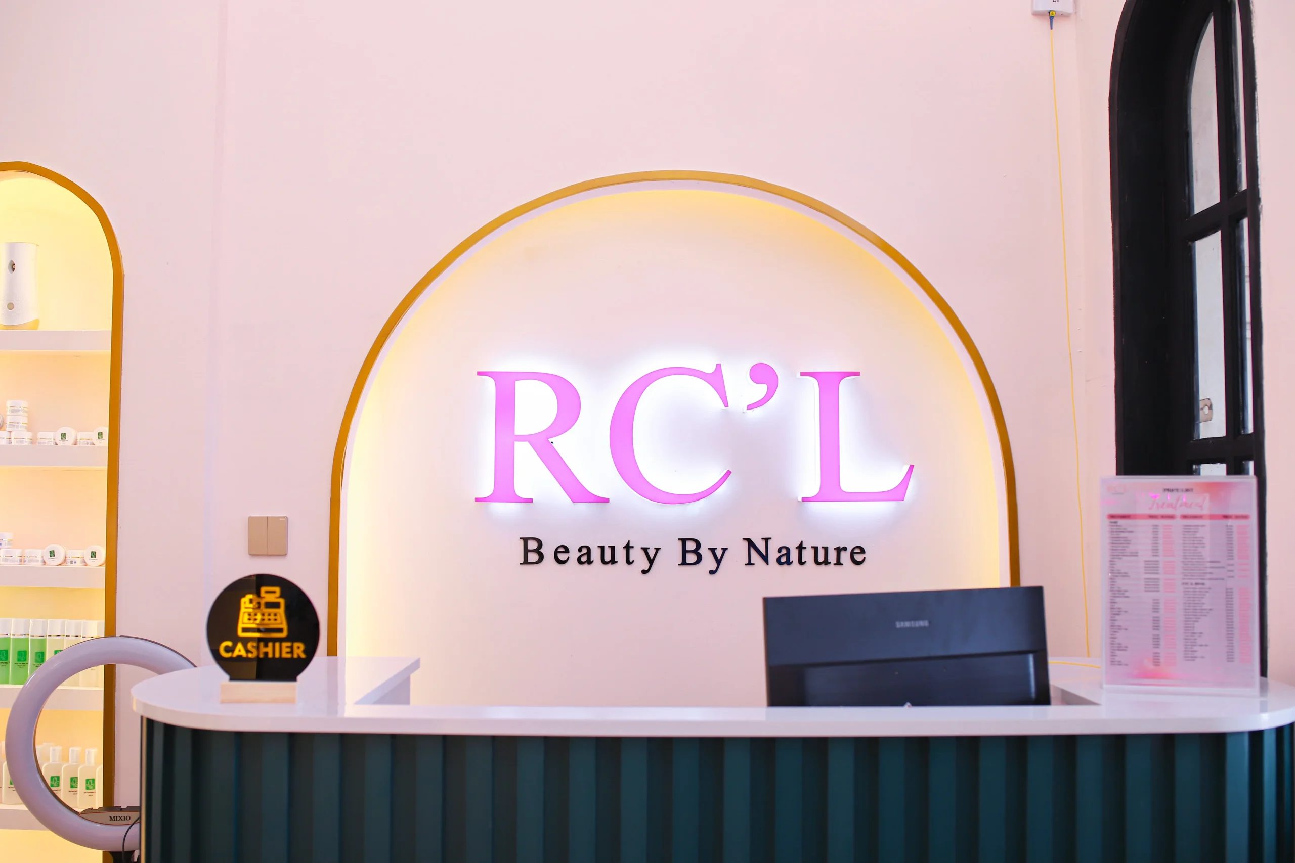 Interior ruang kerja RC'L Aesthetic